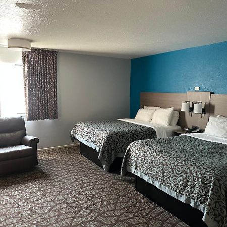 Baymont By Wyndham Manistee Hotell Eksteriør bilde
