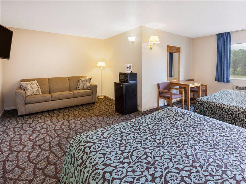 Baymont By Wyndham Manistee Hotell Eksteriør bilde