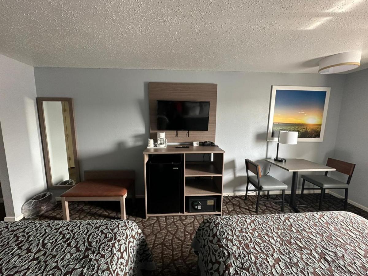 Baymont By Wyndham Manistee Hotell Eksteriør bilde
