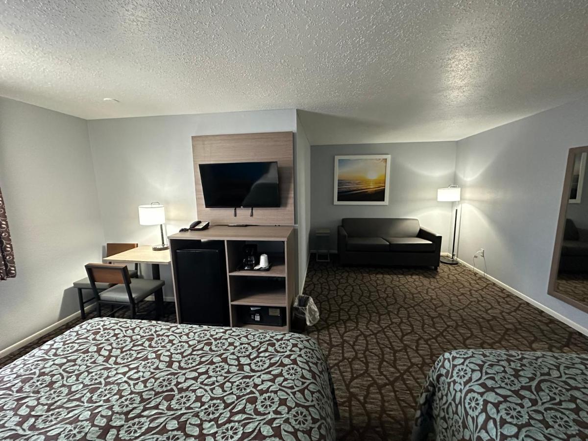 Baymont By Wyndham Manistee Hotell Eksteriør bilde