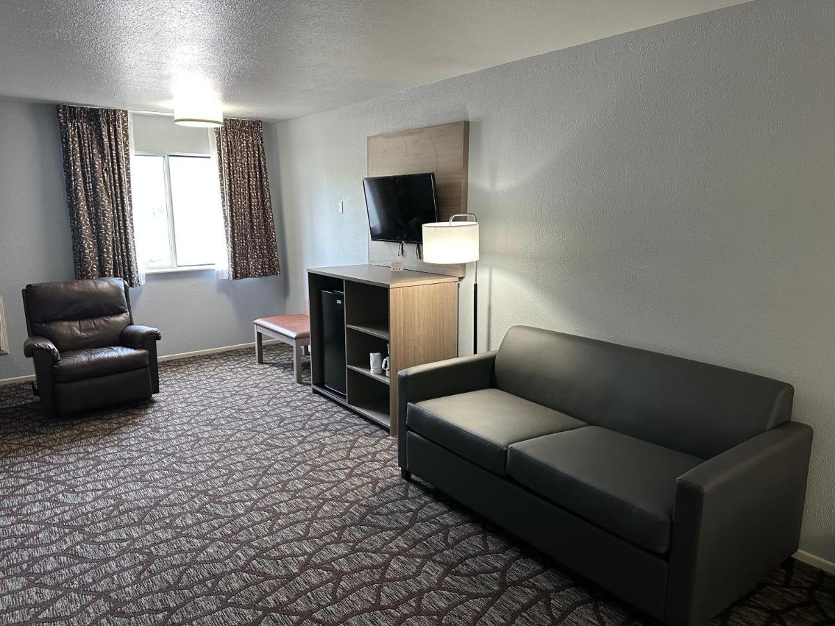 Baymont By Wyndham Manistee Hotell Eksteriør bilde